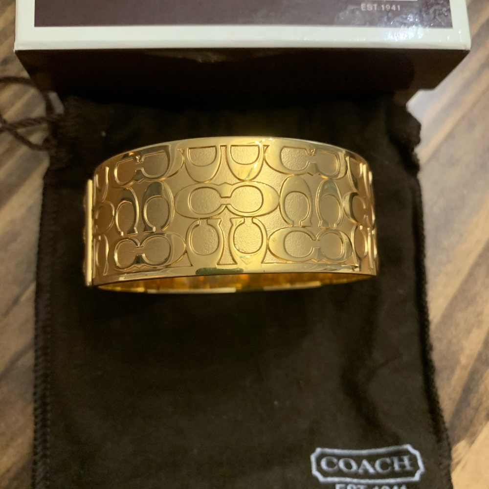 Coach bangel. Gold